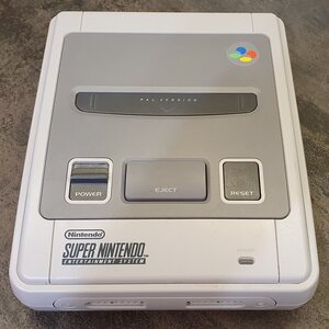SNES konsoli Donkey Kong Country teemapakkauksessa (takuu 6kk)