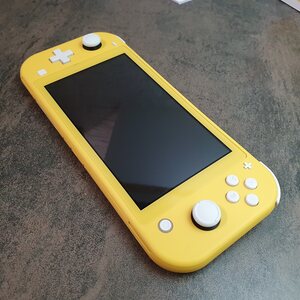 Nintendo Switch Lite konsoli (takuu 6kk)