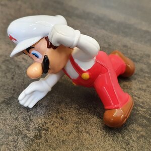 McDonalds figuuri: Super Mario White