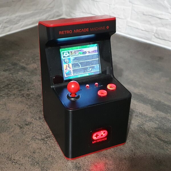 Retro Arcade Machine (sisältää 300 peliä)