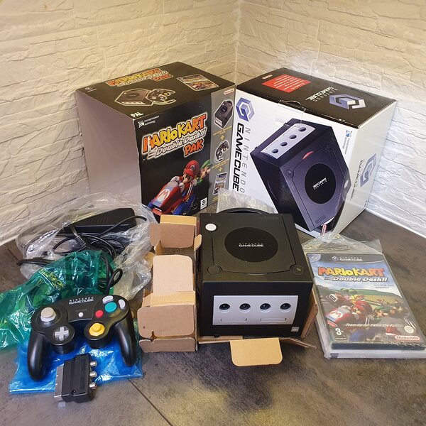 Nintendo GameCube konsoli Mario Kart Double Dash Pak [Black Bundle] (CIB) (takuu 6kk)